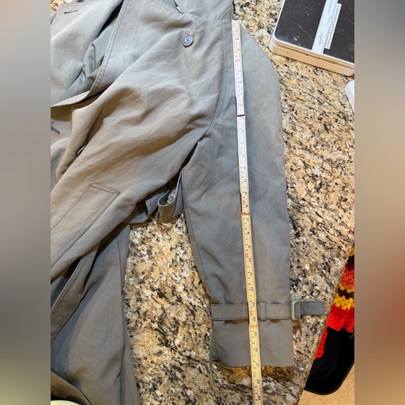 London Fog double-breasted belted trench coat in a greenish gray shade sz 4 - Picture 9 of 9